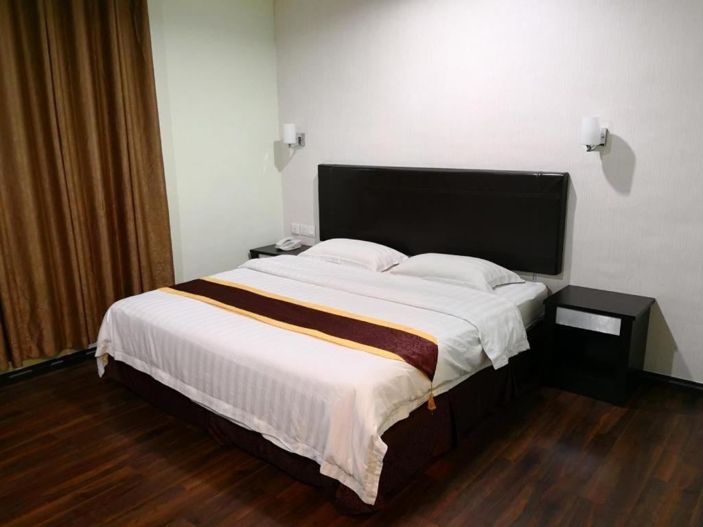 Han Palace Hotel Семпорна Екстериор снимка